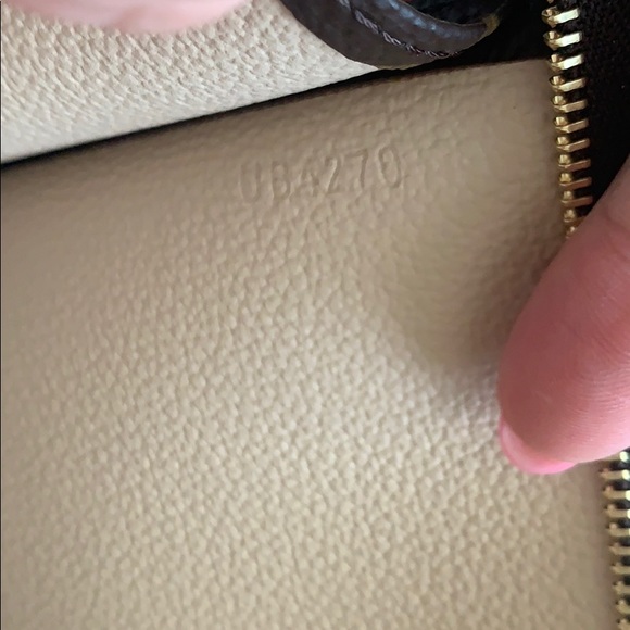 New Louis Vuitton Toiletry 26 - Picture 6 of 6